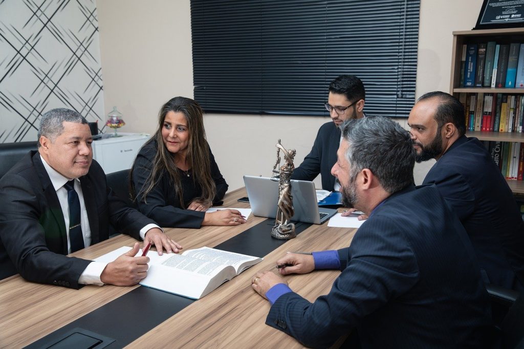 Factors to Consider on Selecting an Ideal Lawyer Factors to Consider on Selecting an Ideal Lawyer